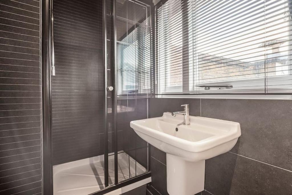 Spacious Home On Chapel Market Лондон Екстер'єр фото
