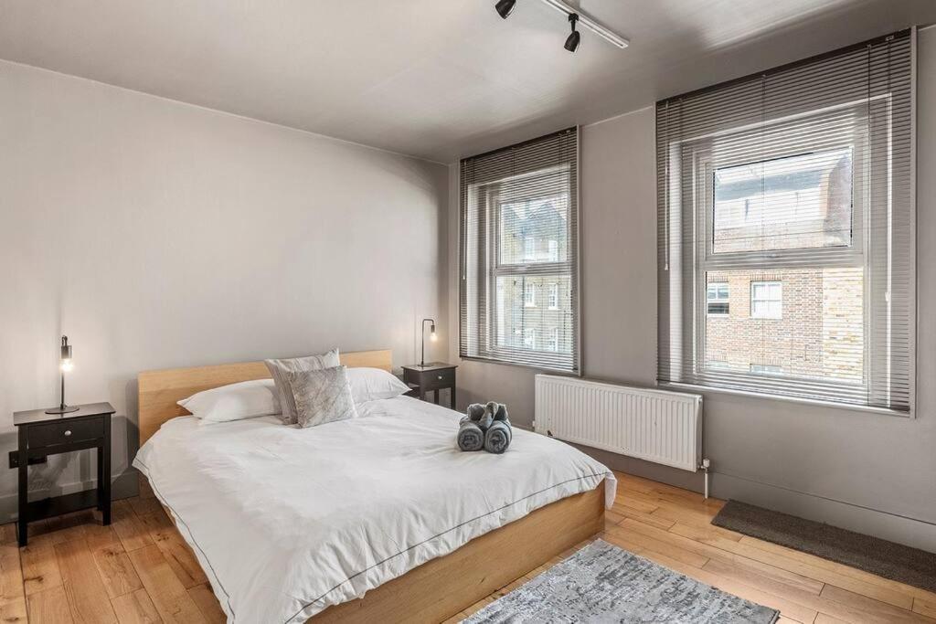 Spacious Home On Chapel Market Лондон Екстер'єр фото